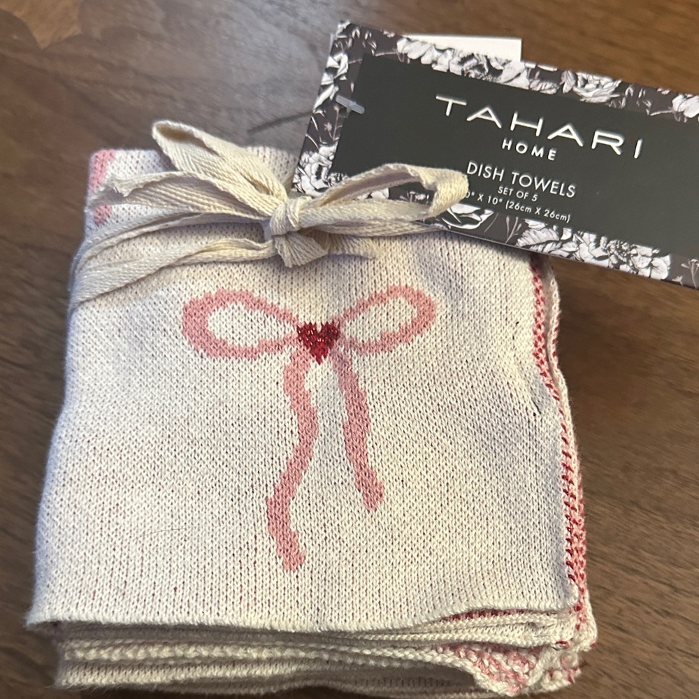 Tahari Valentine’s bow and heart cloth dish towels set of 5